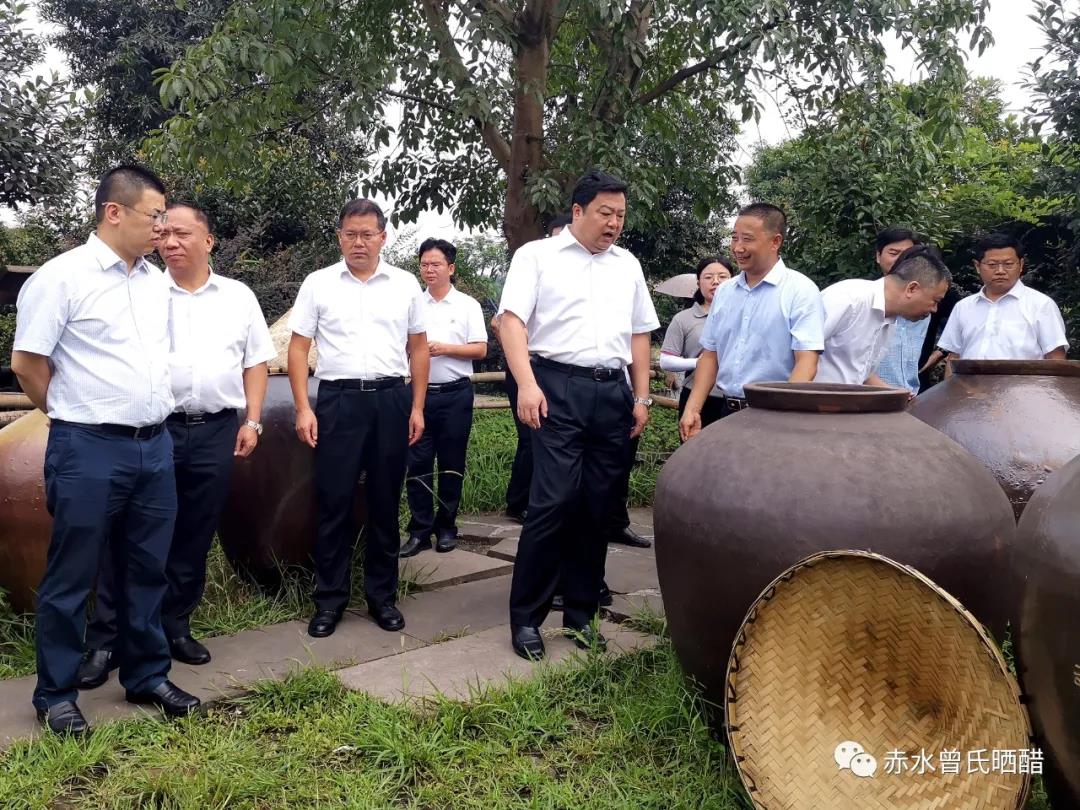珠海市金湾区委书记阳化冰莅临赤水曾氏晒醋调研.jpg
